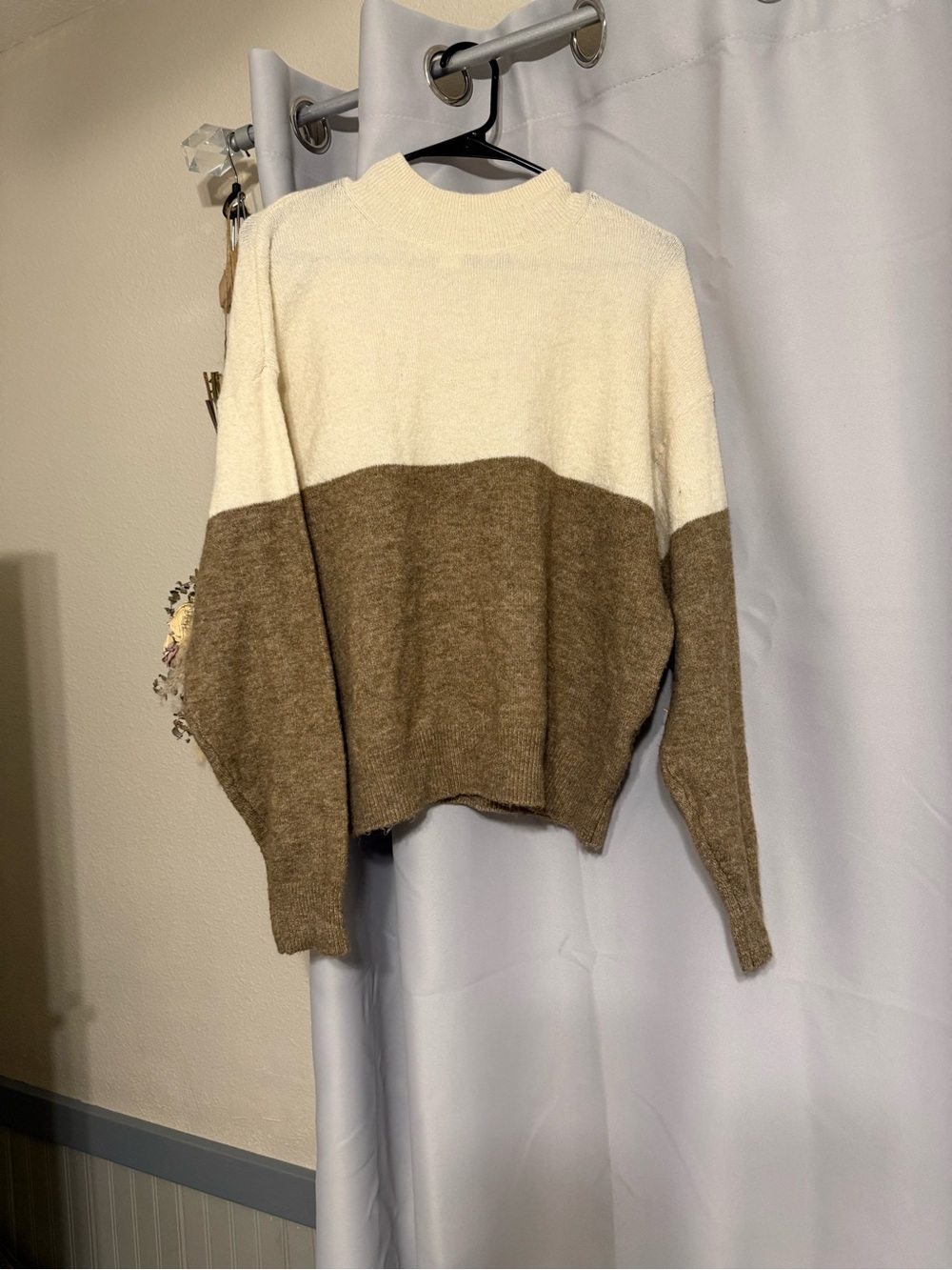 H&M Cream and Brown Colorblock Crew Neck Sweater